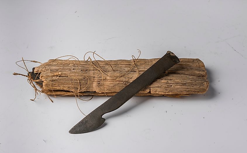 Bronze razor with papyrus stem case, between 1425 and 1353 BC, New Kingdom of Egypt. Museo Egizio, Turin.